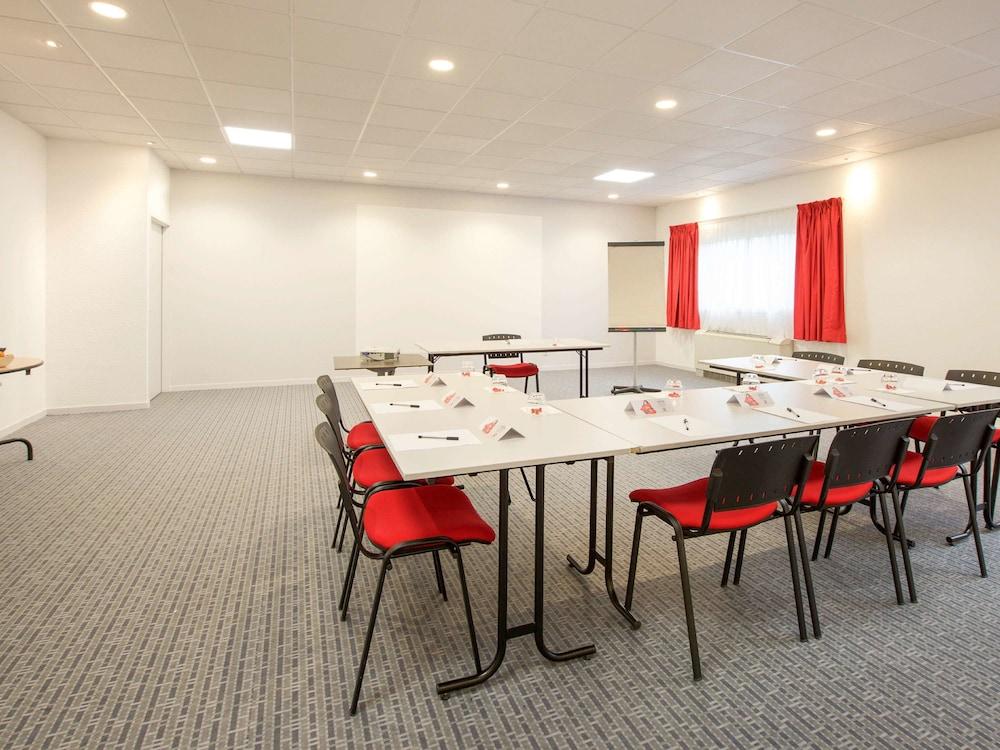 Ibis Pau Lescar Hotel Bagian luar foto