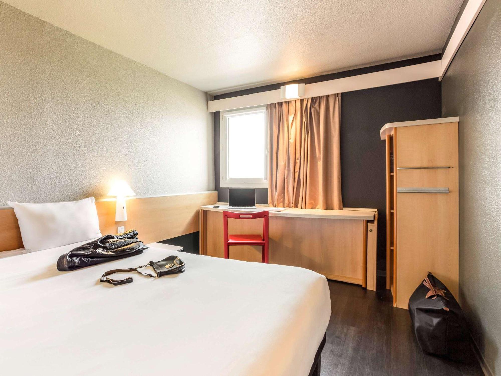 Ibis Pau Lescar Hotel Bagian luar foto