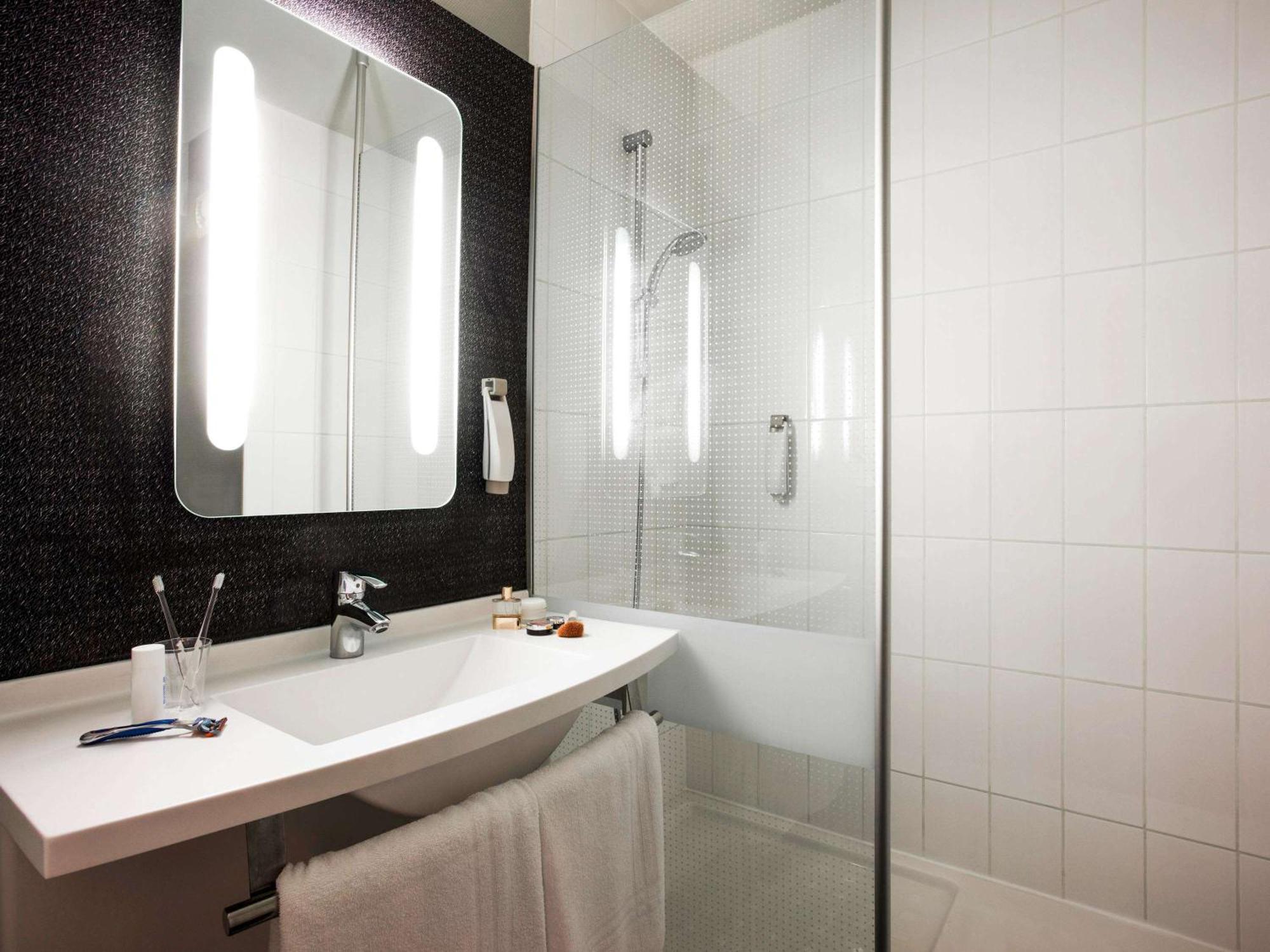 Ibis Pau Lescar Hotel Bagian luar foto